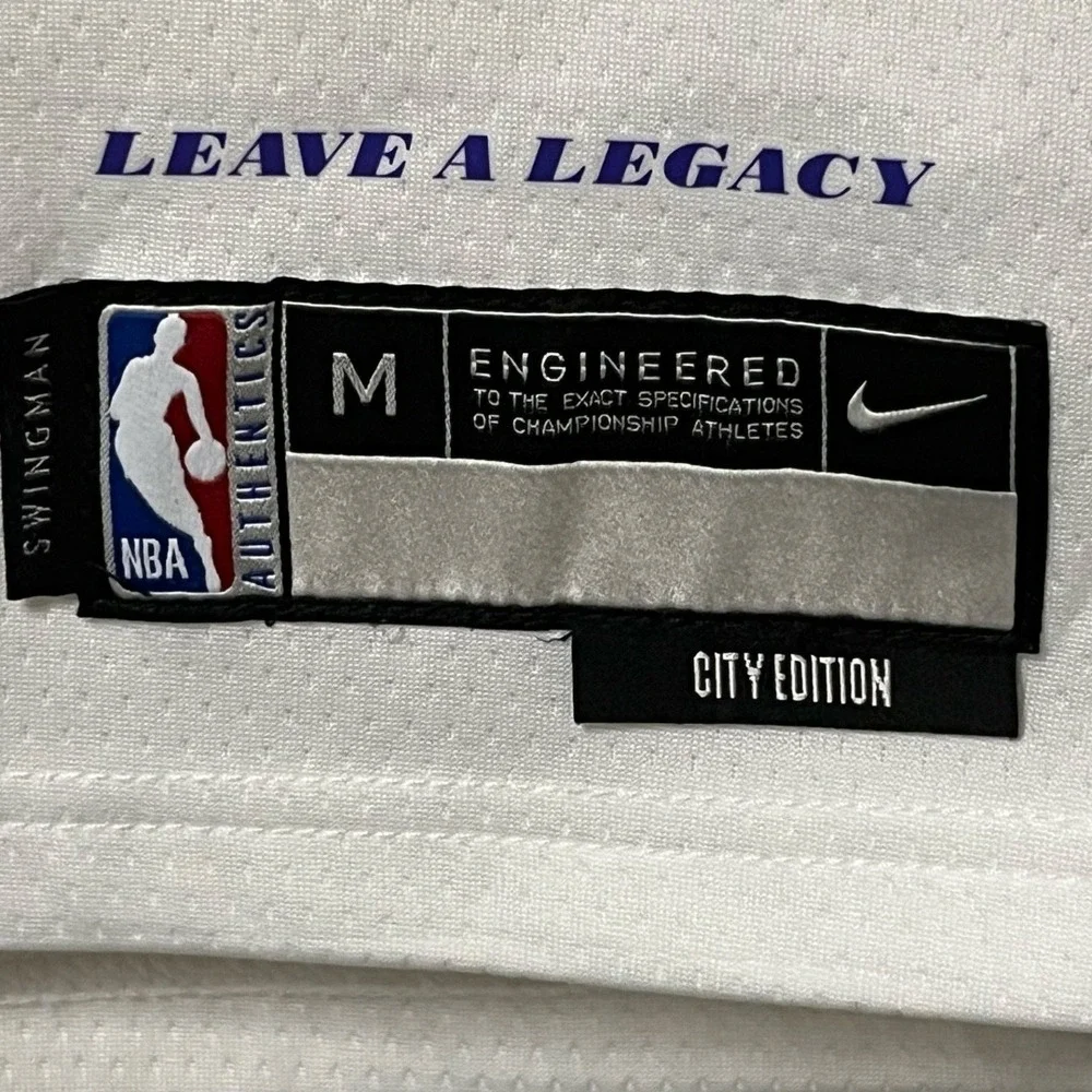 NWOT Nike Swingman LeBron James Lakers #6 City Edition Jersey White Youth Medium